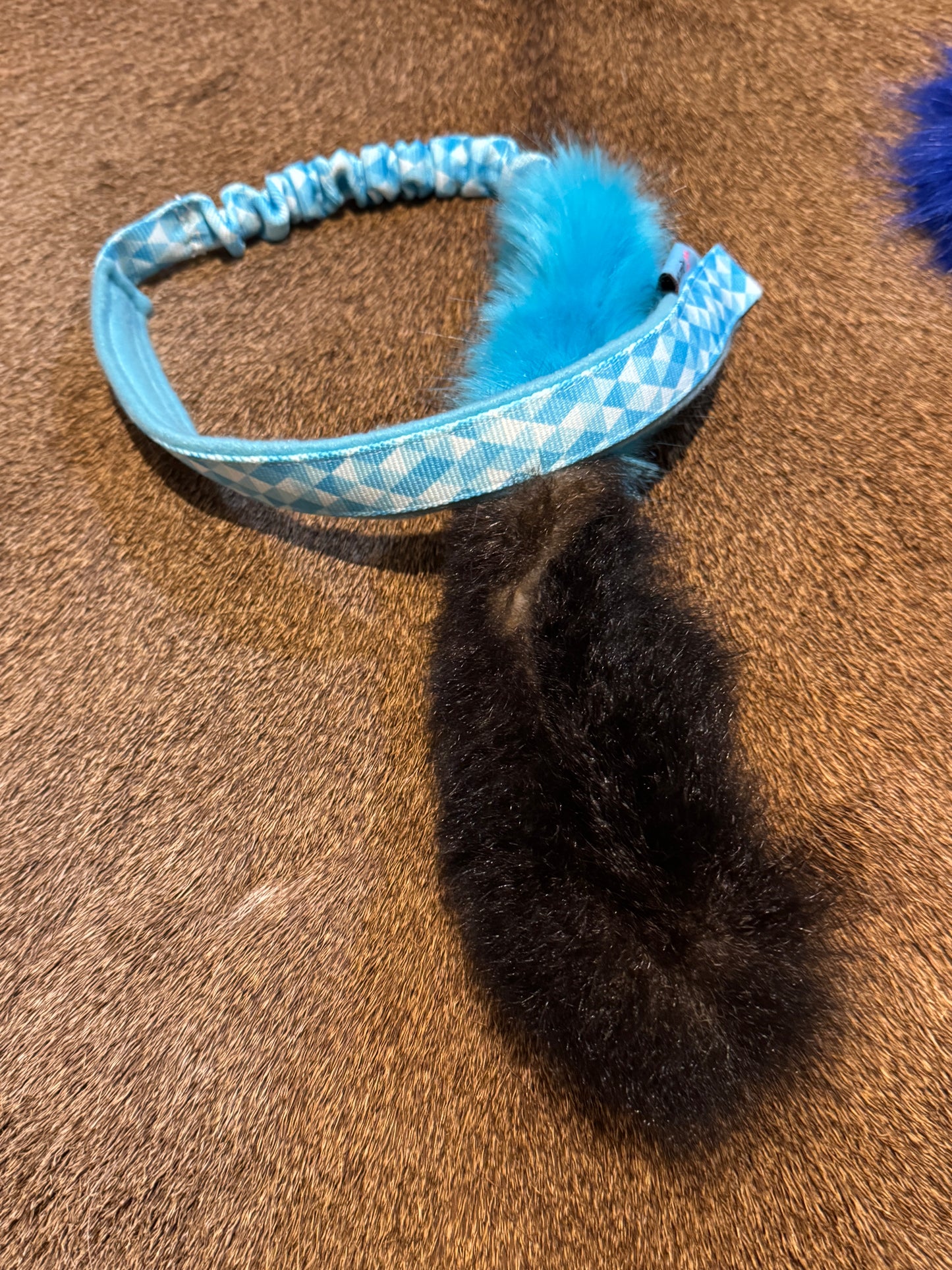 Single Possum Tail - Bungee Handle Tug