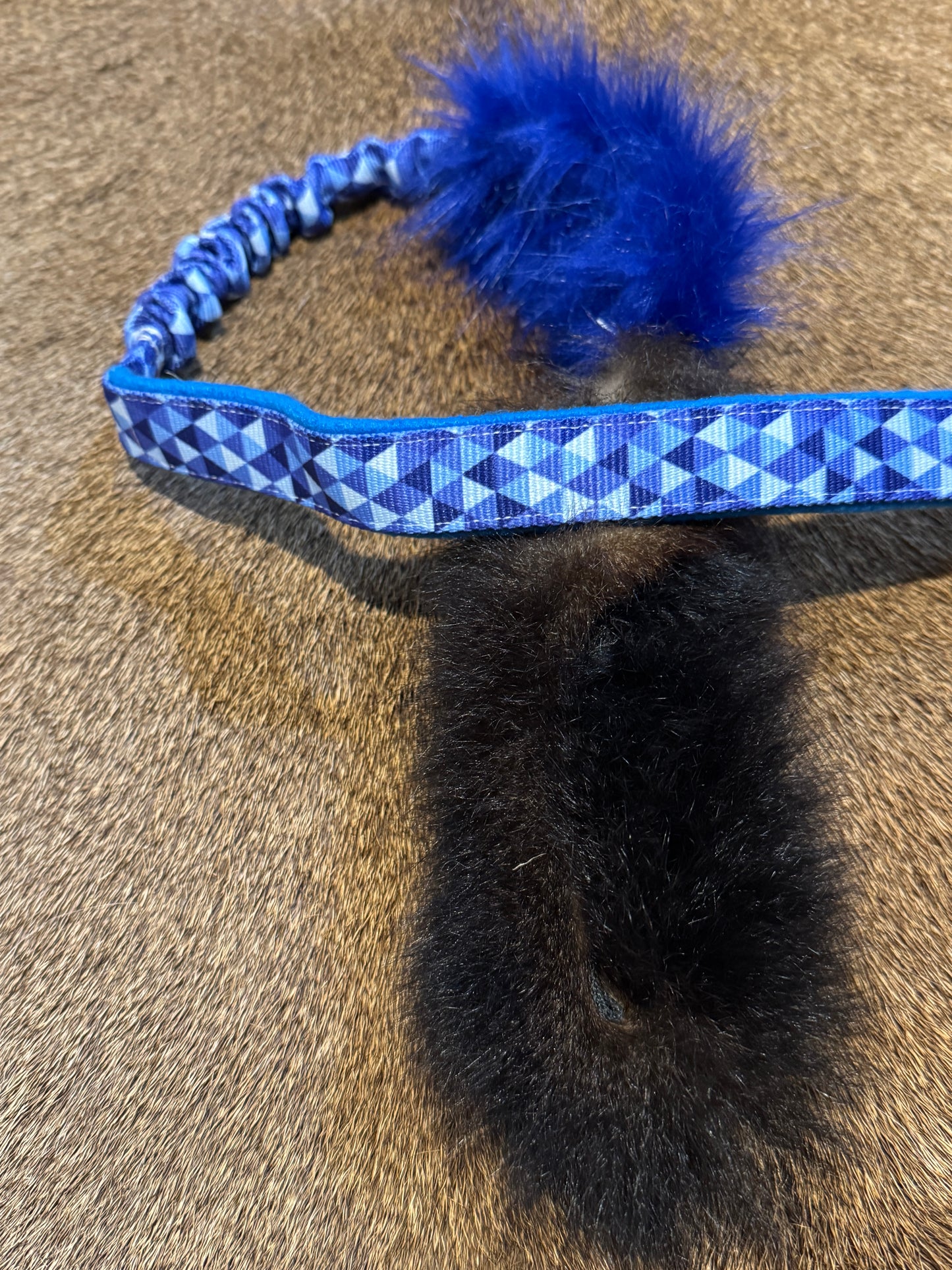 Single Possum Tail - Bungee Handle Tug