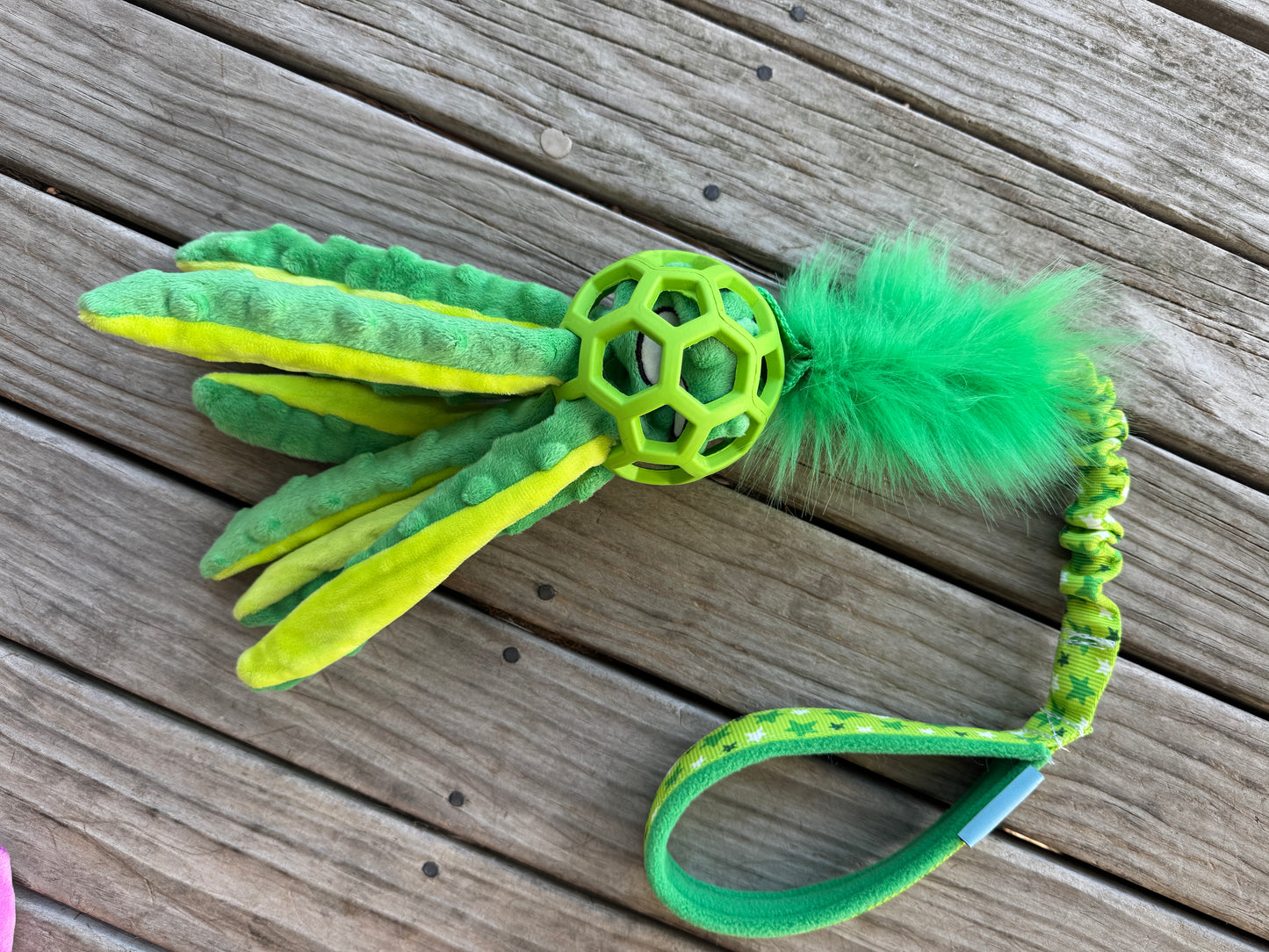JW Roller Ball Tugs - Octopus Crinkle/Squeak stuffed