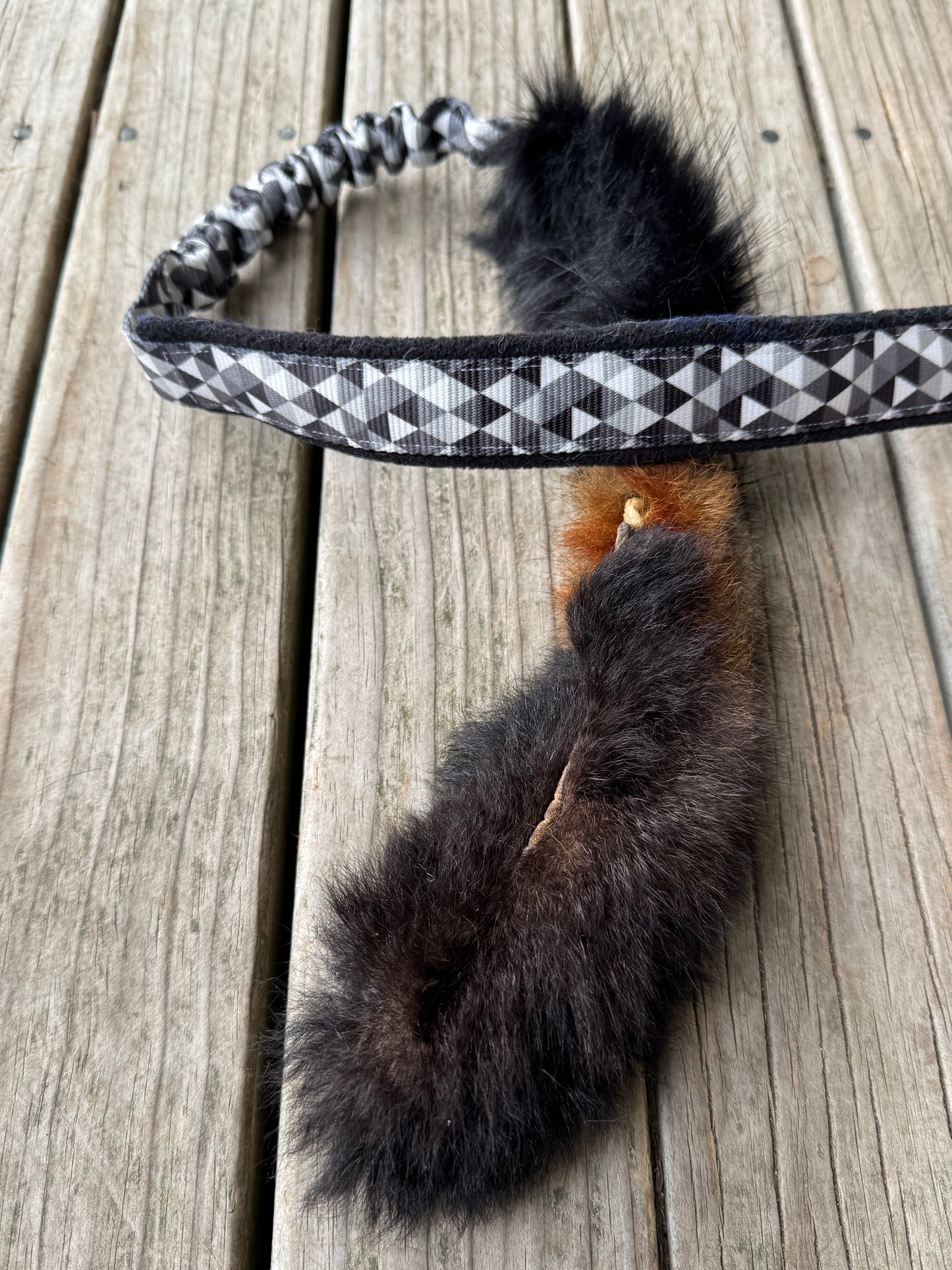 Single Possum Tail - Bungee Handle Tug