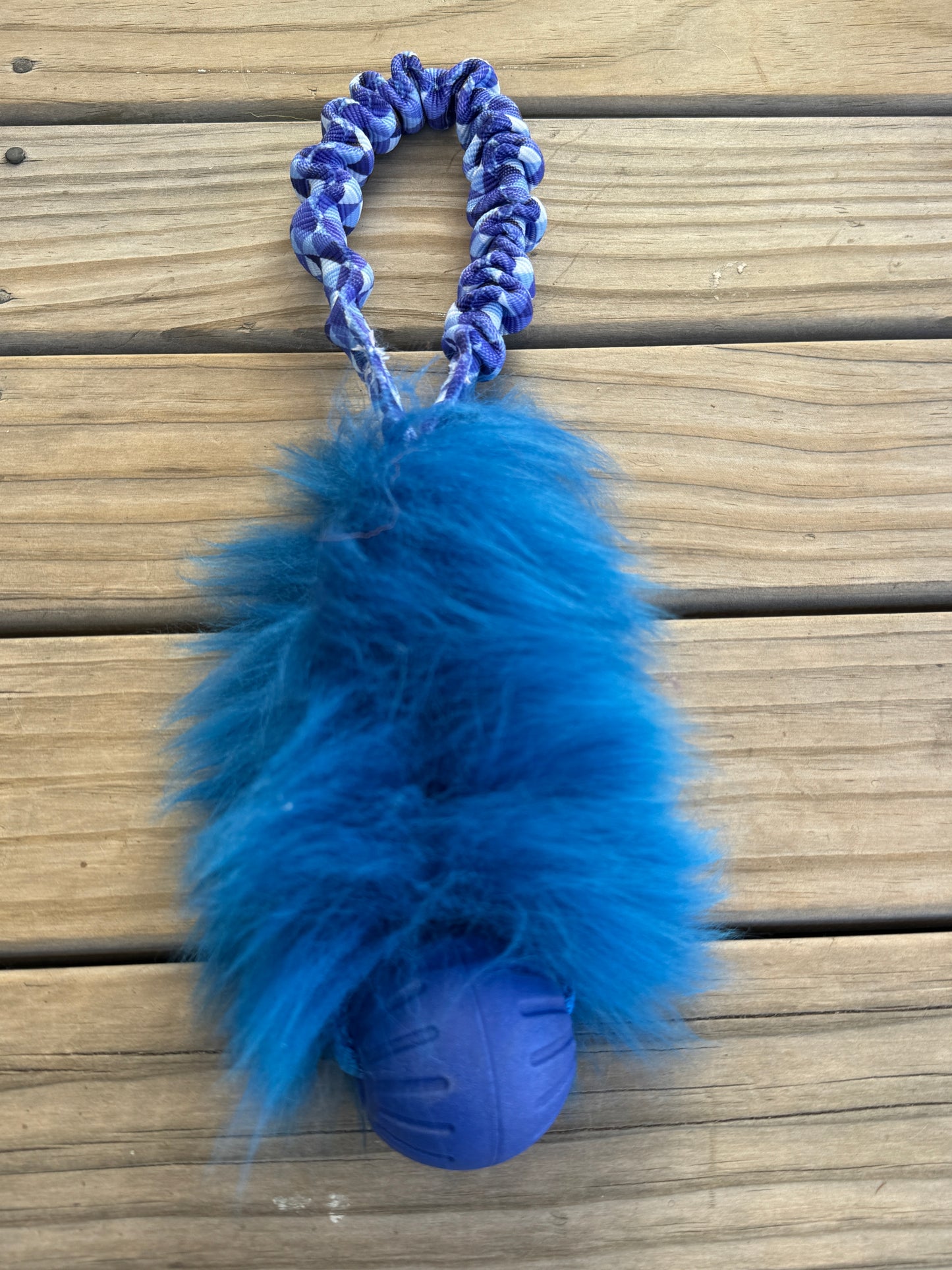 Sheepy Pocket tug with ball